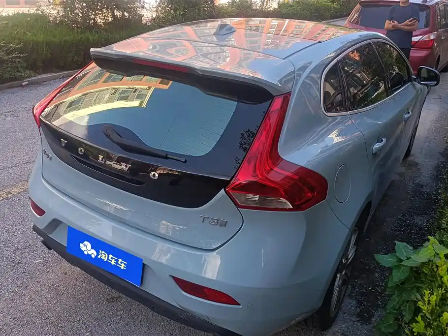 Volvo V40
