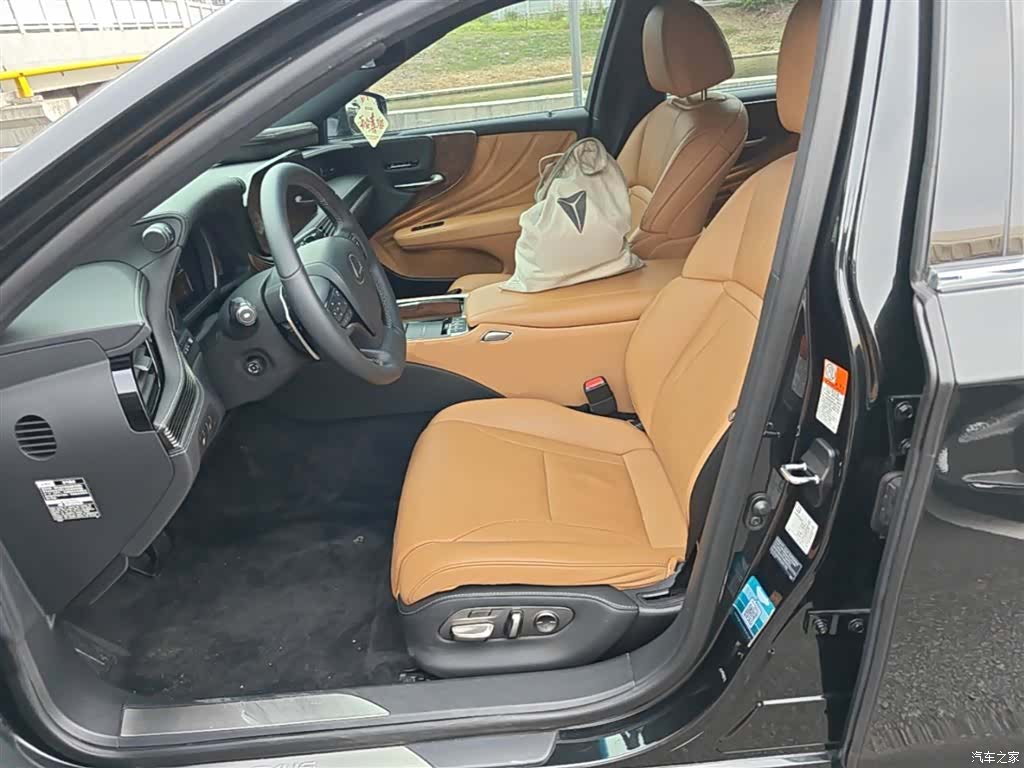 Lexus LS, 2021 15
