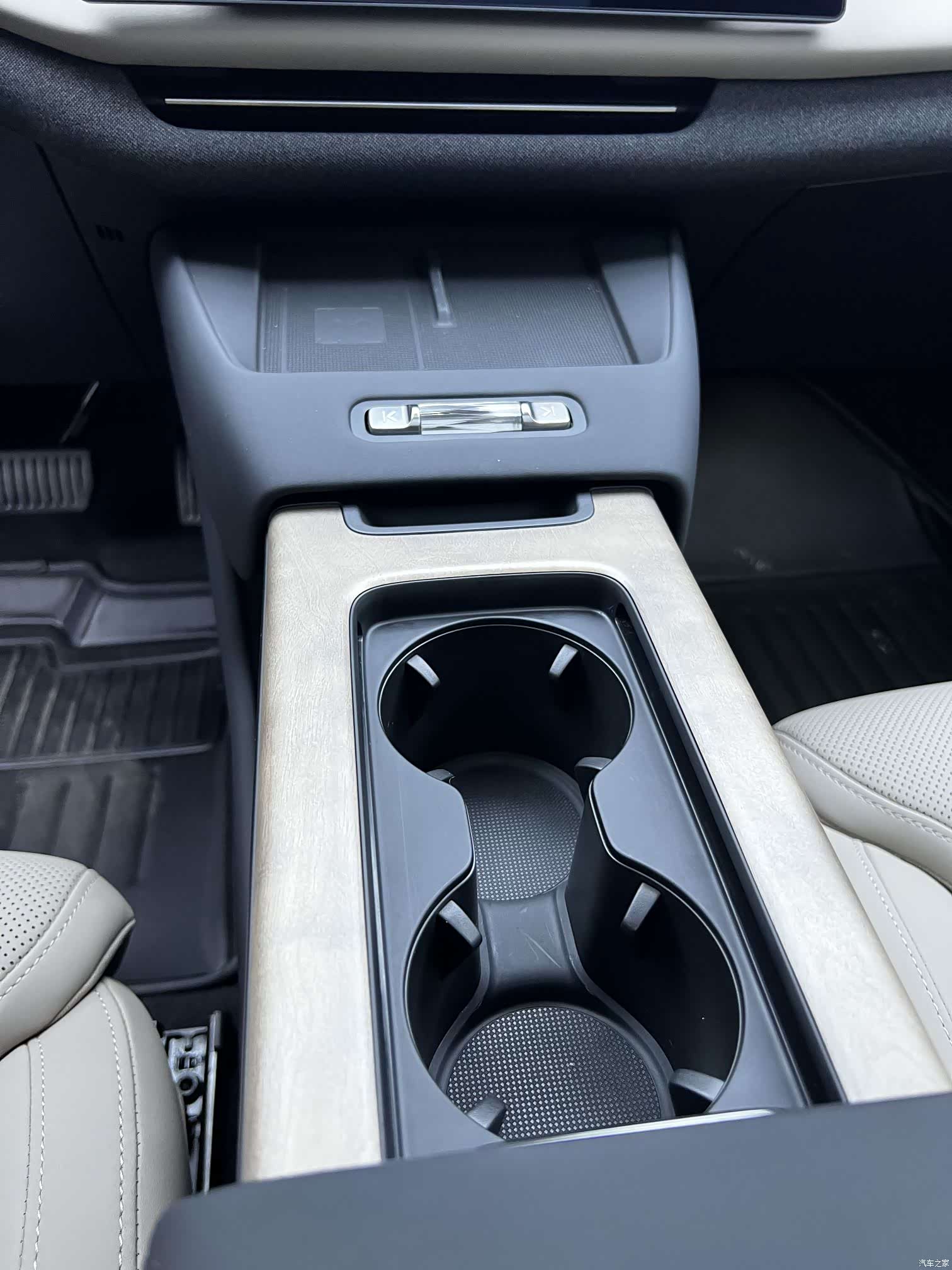 Volvo XC70, 2025 13
