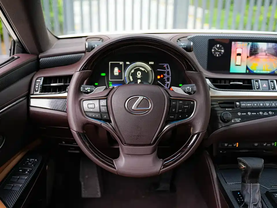 Lexus ES