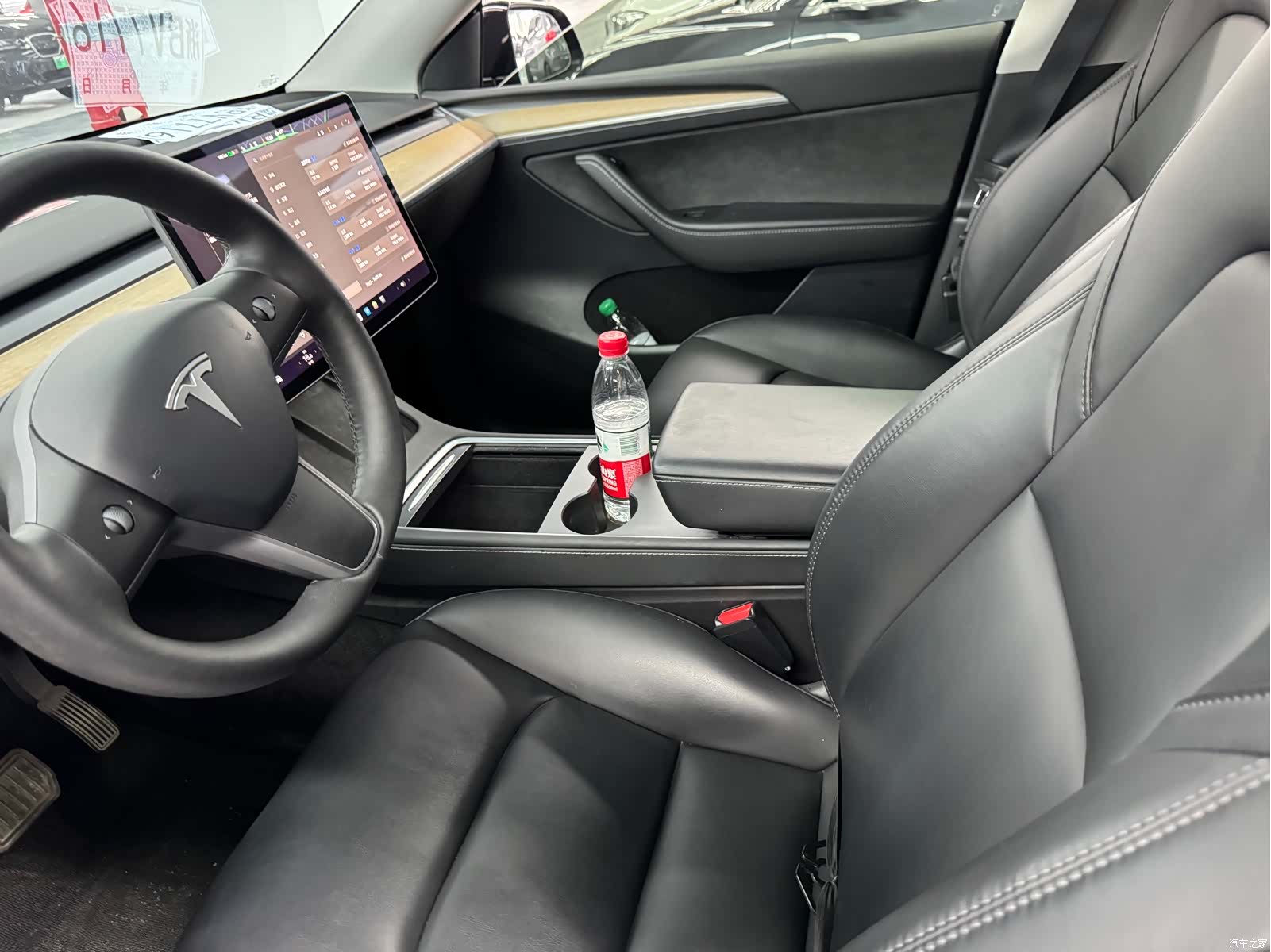 Tesla Model Y, 2021 все фото