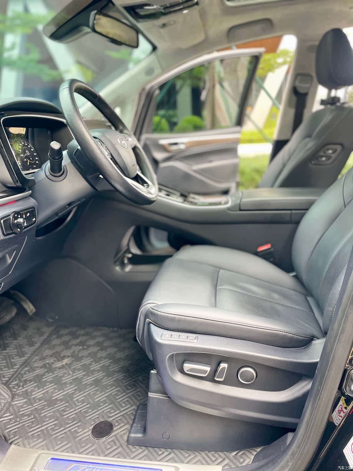 Trumpchi M8, 2023 13