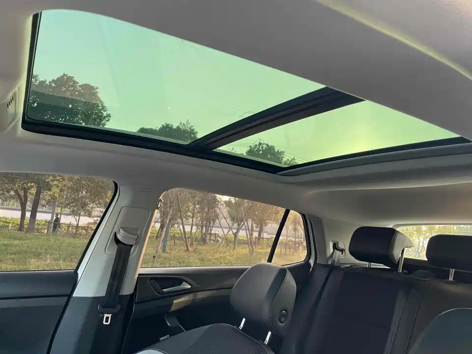 Volkswagen Exploring the shadow