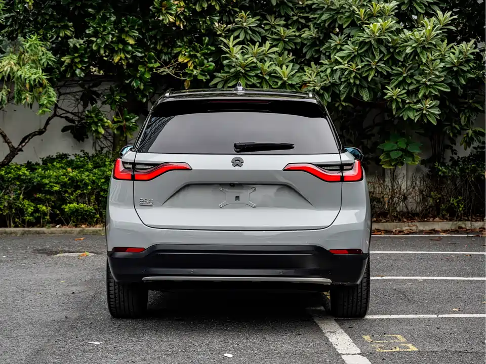 NIO ES8