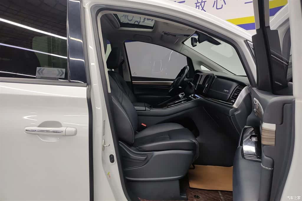 Trumpchi M8, 2022 8