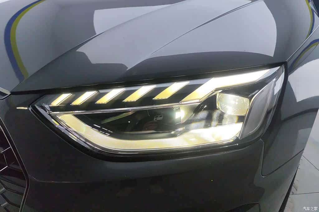 Audi A4L, 2023 все фото
