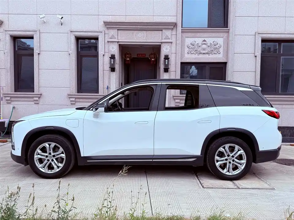 NIO ES8