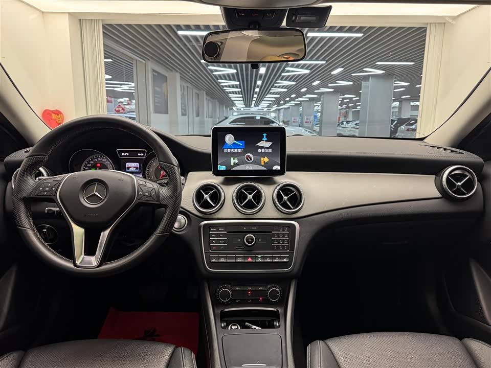 Mercedes-Benz GLA Mercedes-Benz GLA