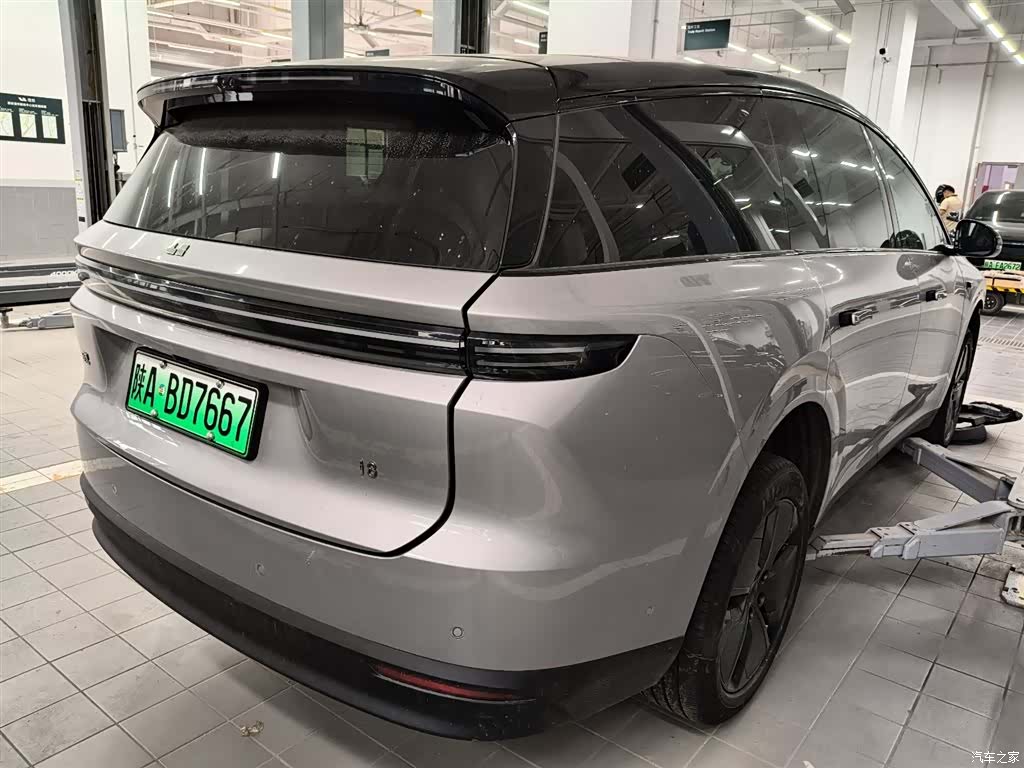 Li Auto i8, 2025 4
