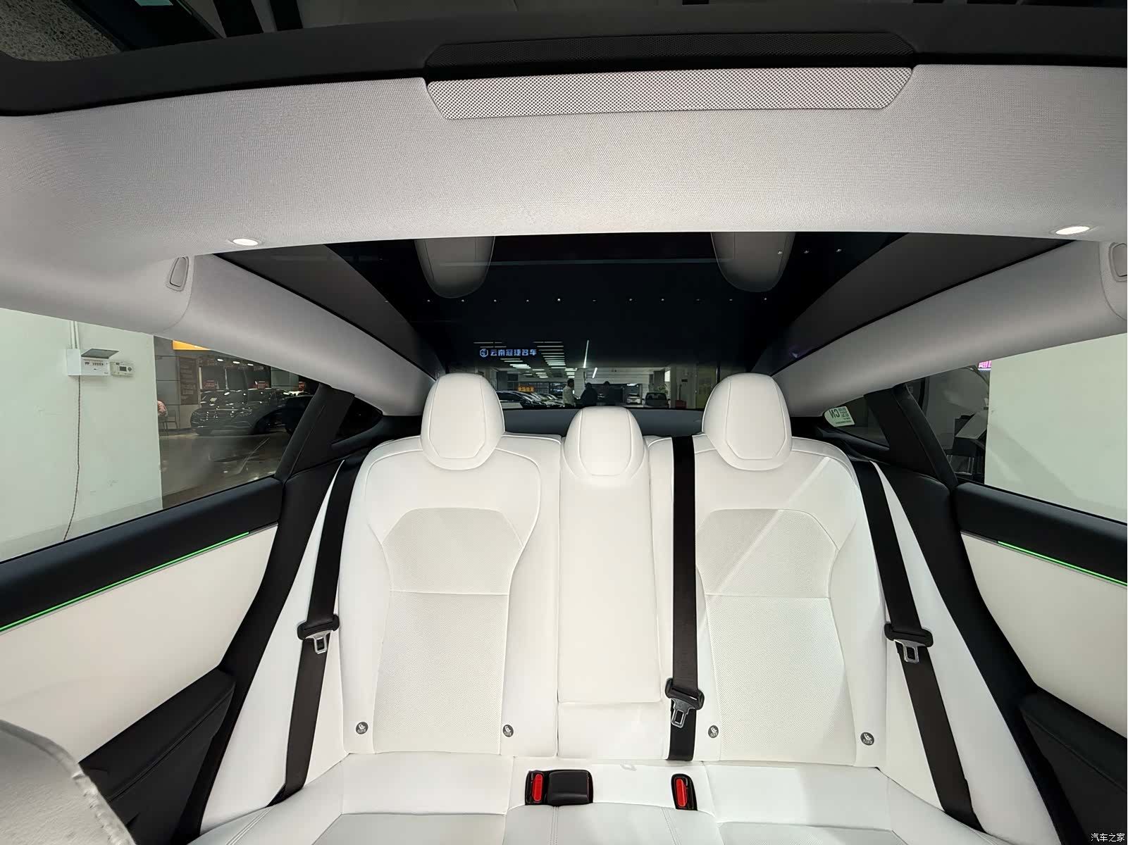 Tesla Model 3, 2024 32