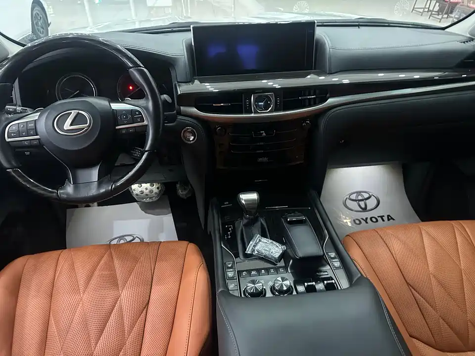 Lexus LX