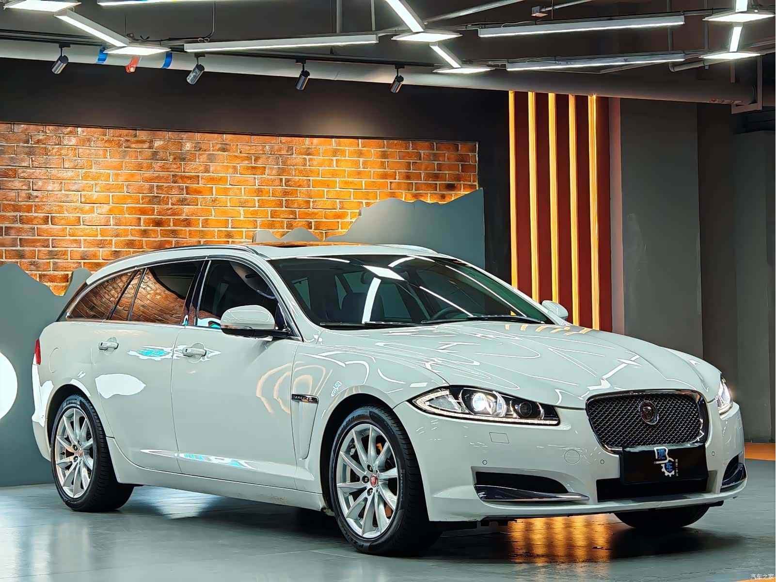 Jaguar XF, 2015 4