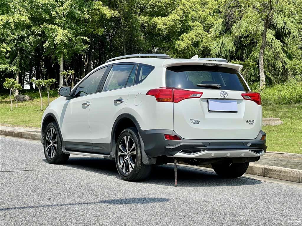 Toyota RAV4, 2015 6