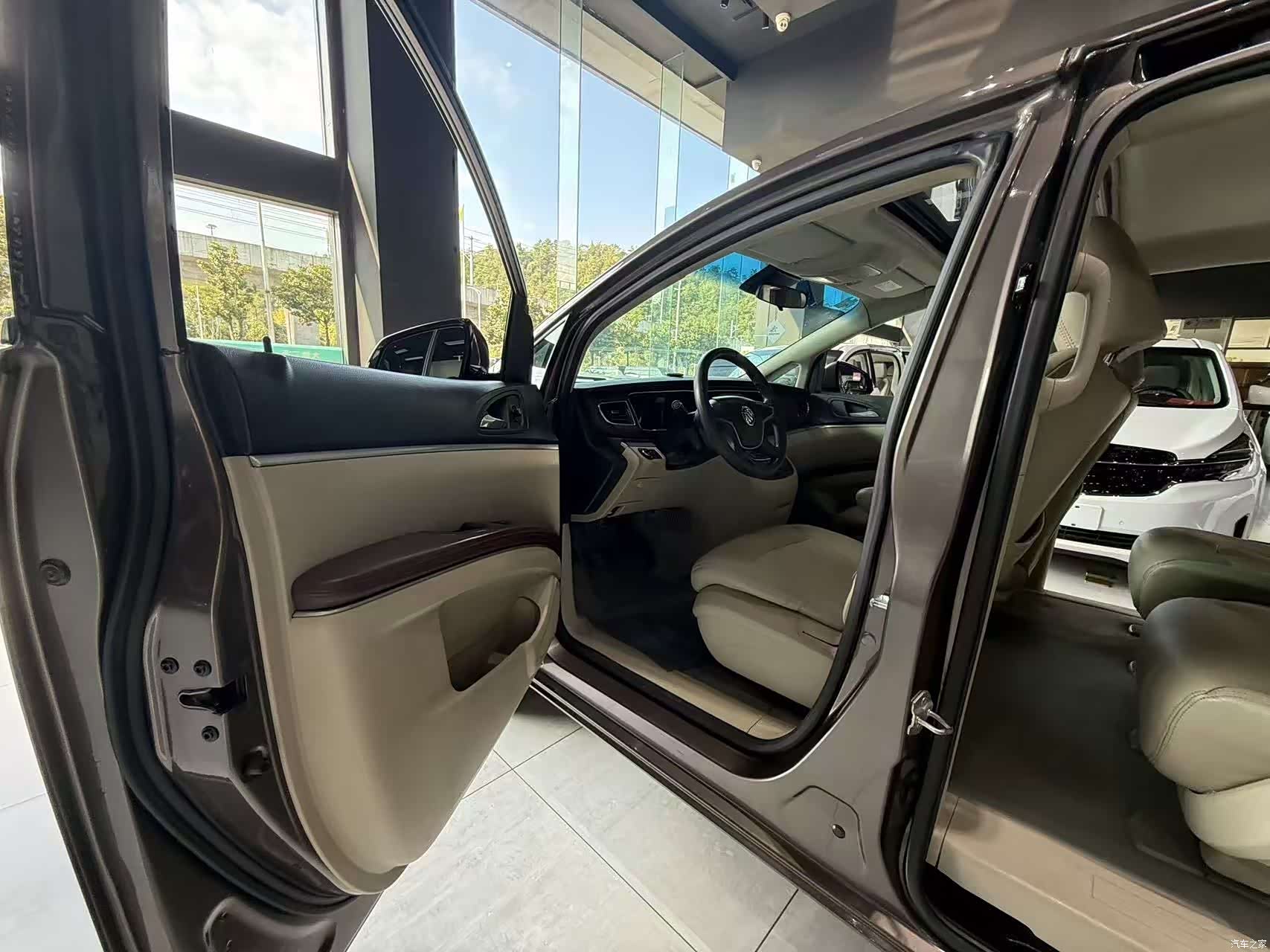 Buick GL8, 2016 11