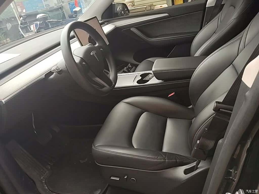 Tesla Model Y, 2024 14