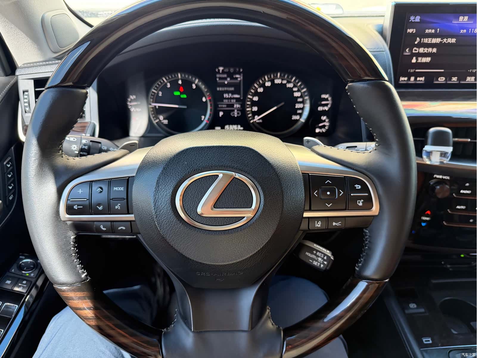 Lexus LX, 2018 11