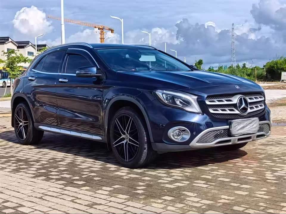 Mercedes-Benz GLA Mercedes-Benz GLA