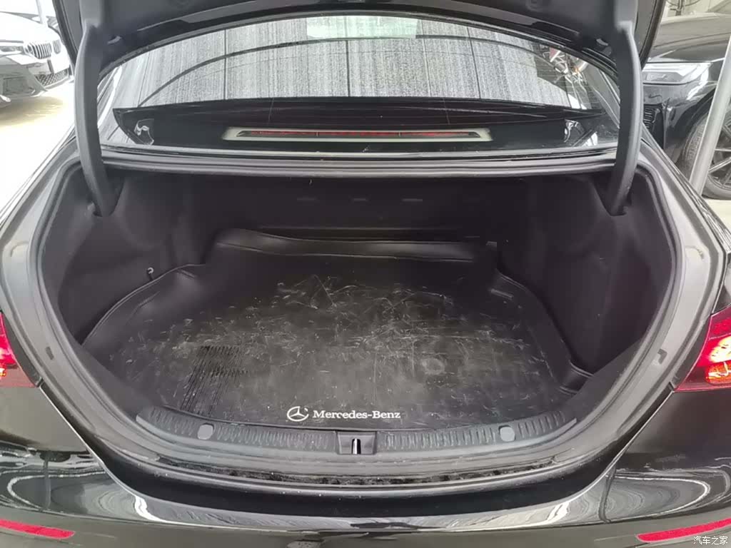Mercedes-Benz E-Class, 2023 19