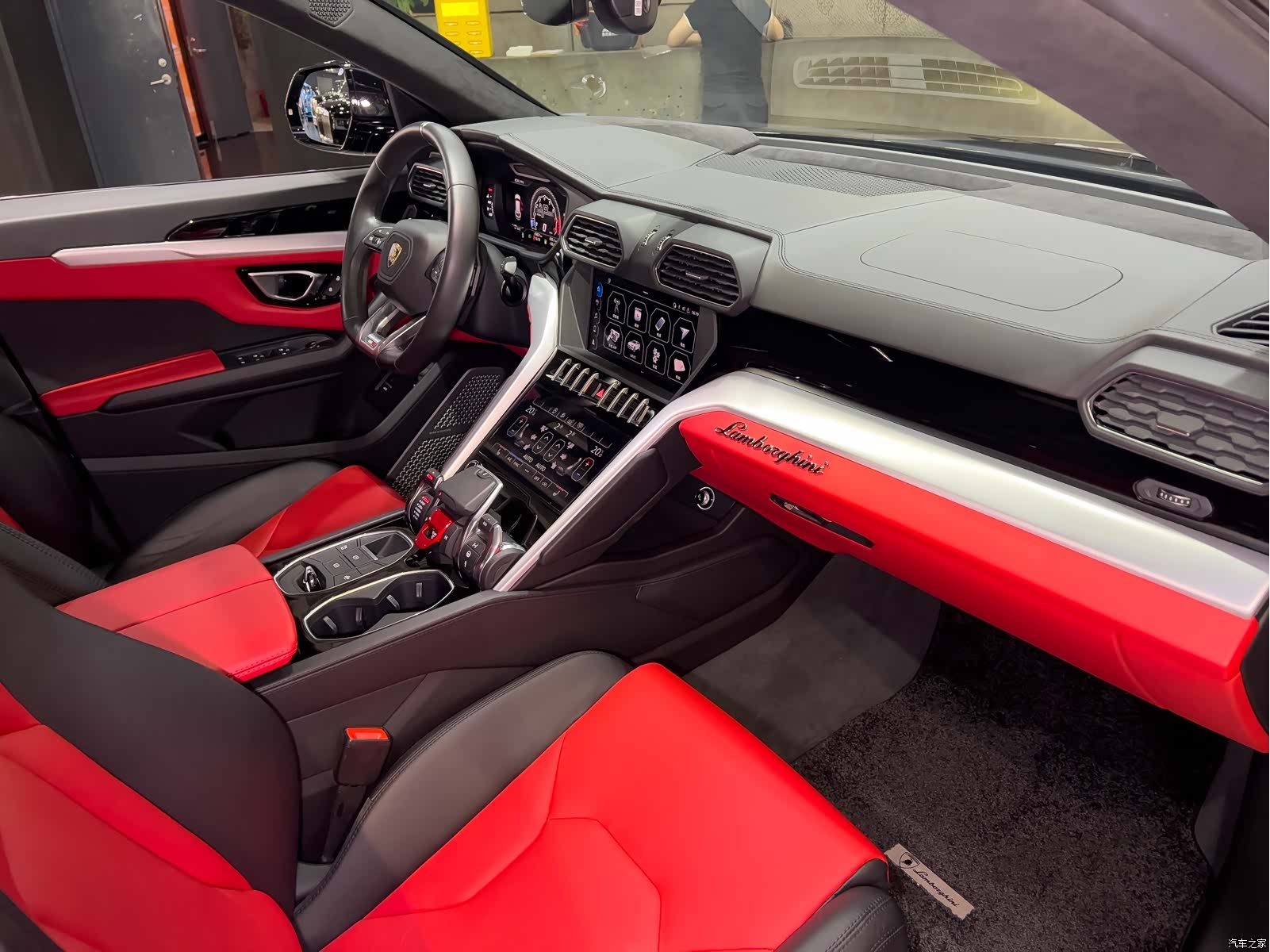 Lamborghini Urus, 2019 25