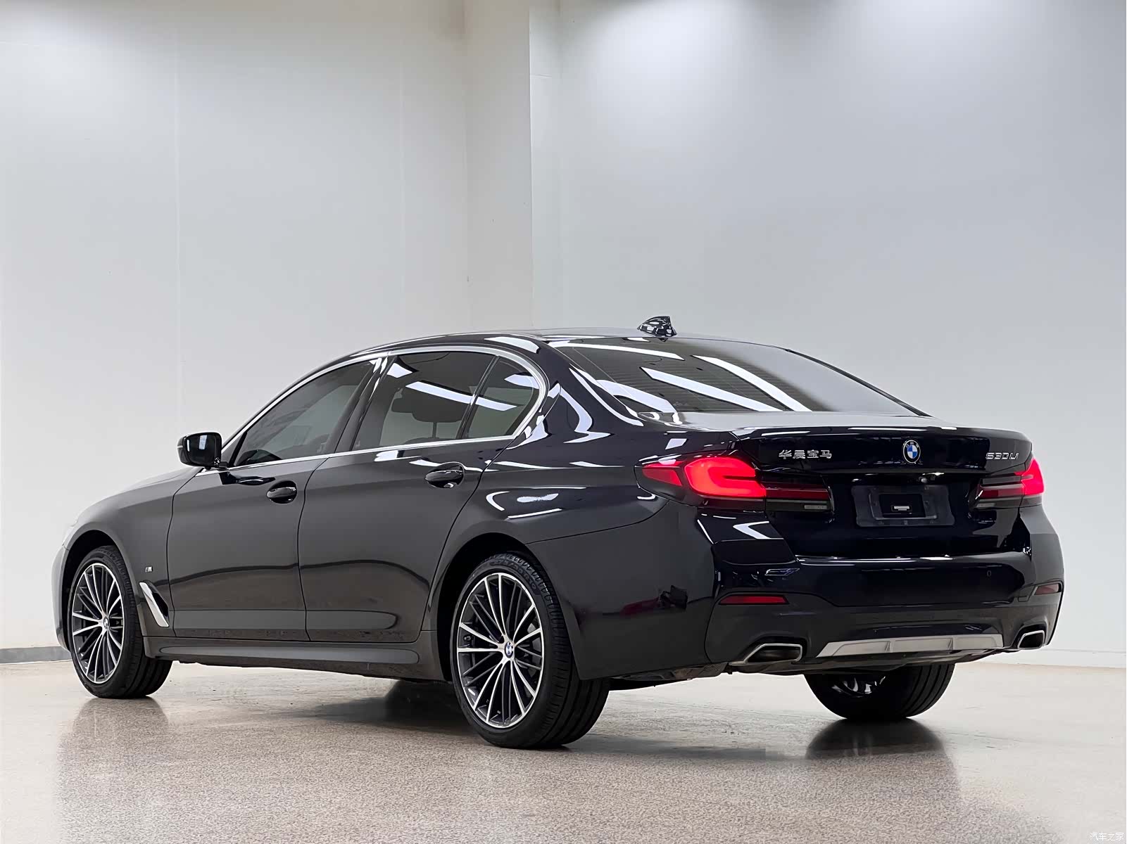 BMW 5 Series, 2022 все фото