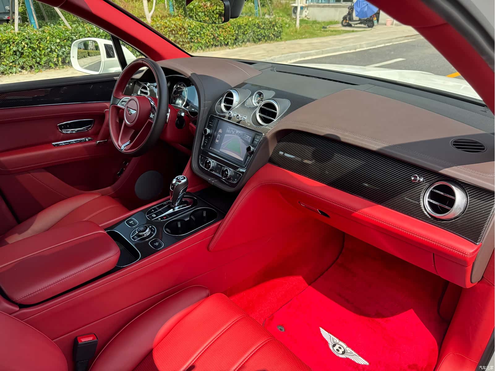 Bentley Bentayga, 2018 17
