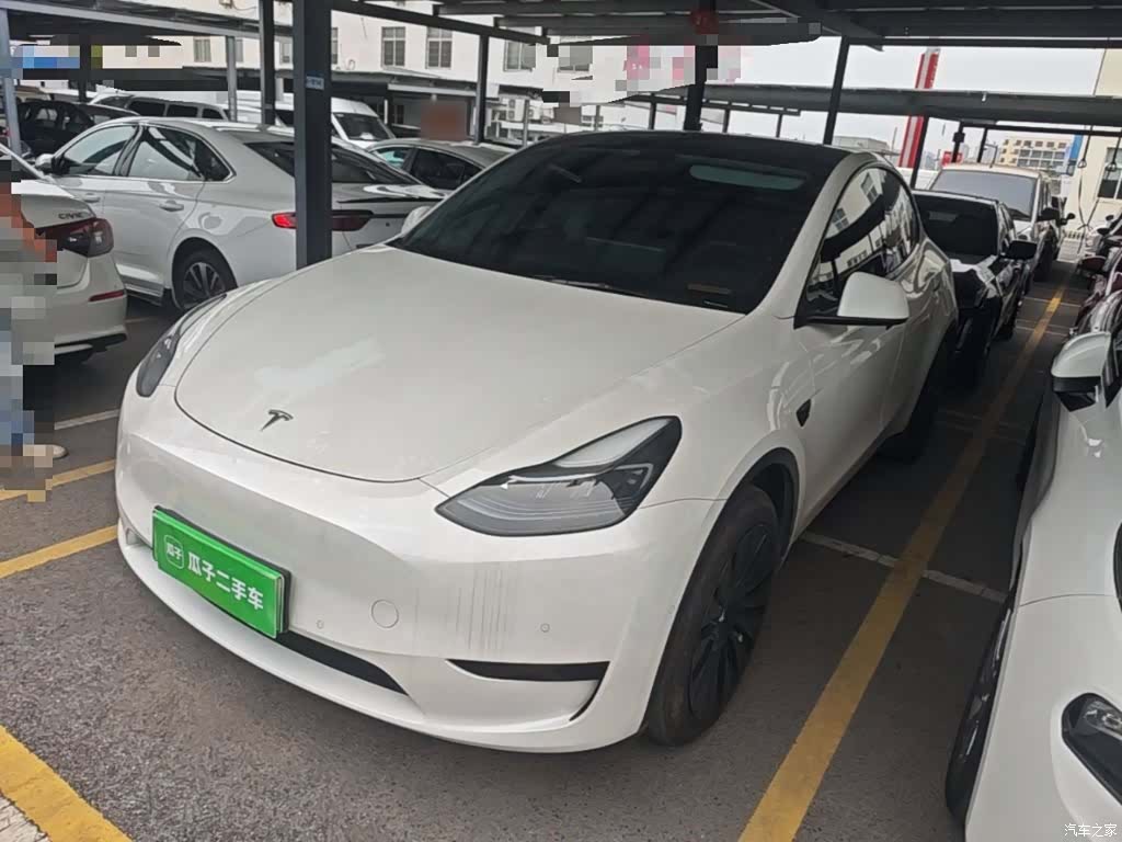 Tesla Model Y, 2023 1