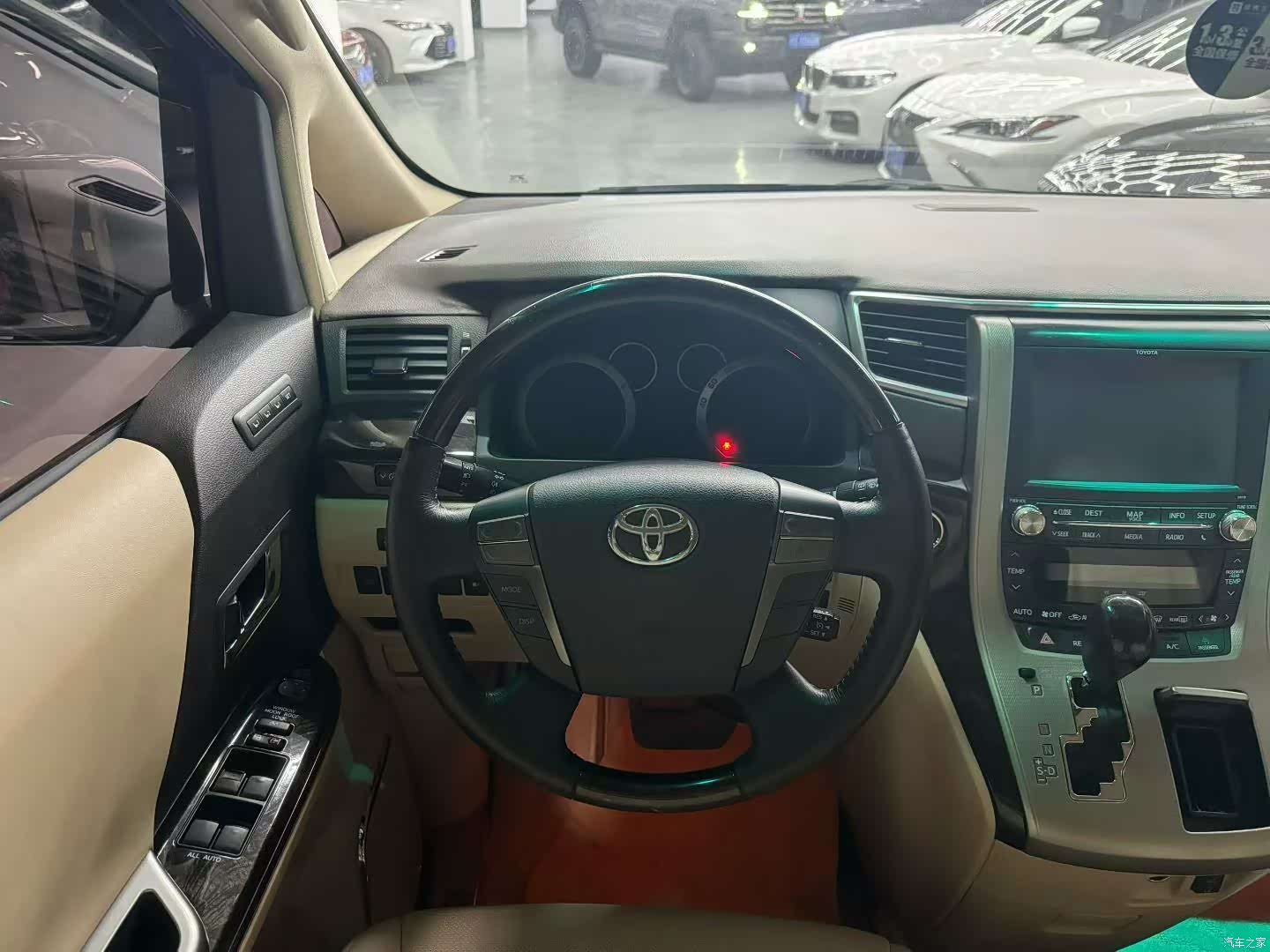 Toyota Alphard, 2012 все фото