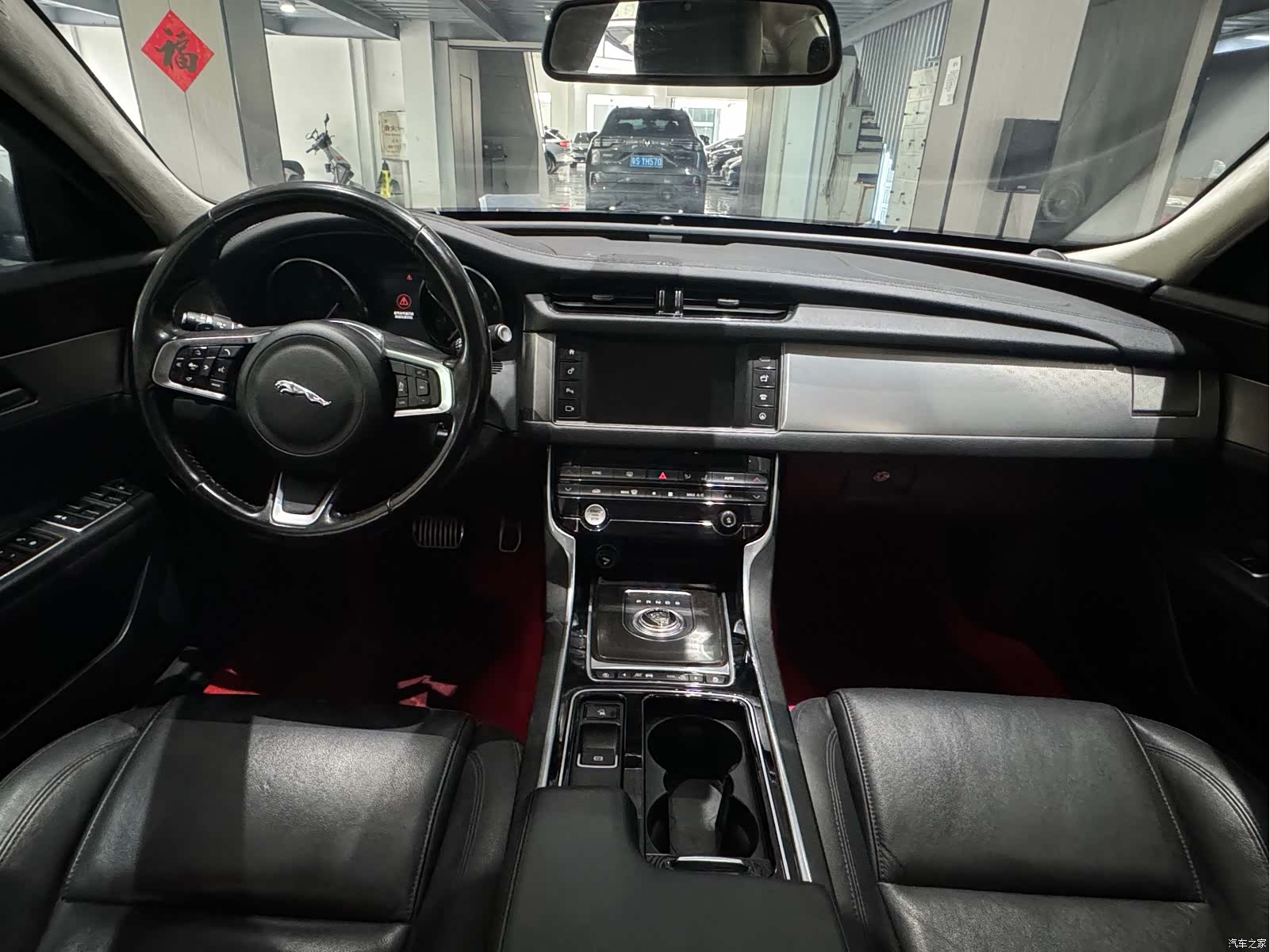 Land Rover XFL, 2018 12