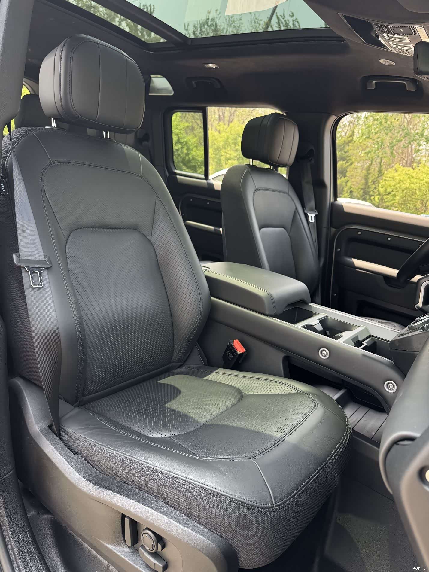 Land Rover Defender, 2024 20