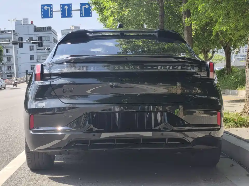 Zeekr 001