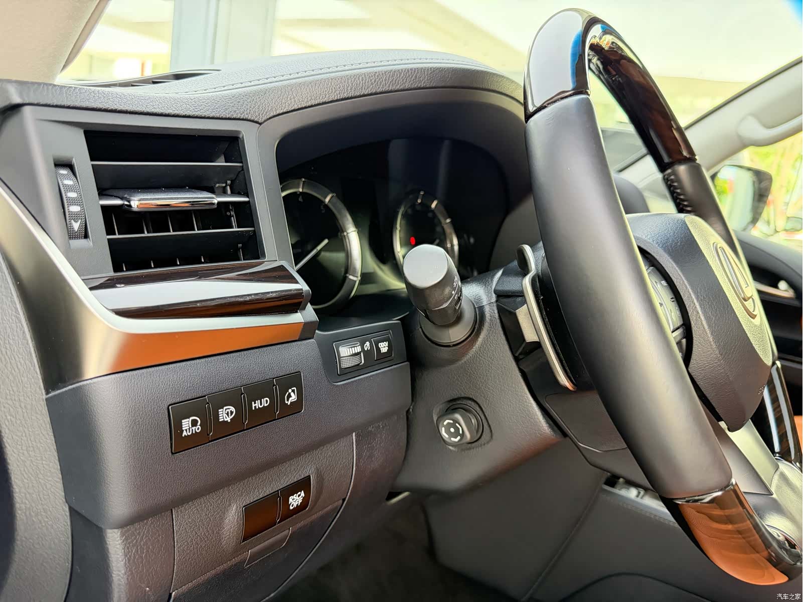 Lexus LX, 2019 12