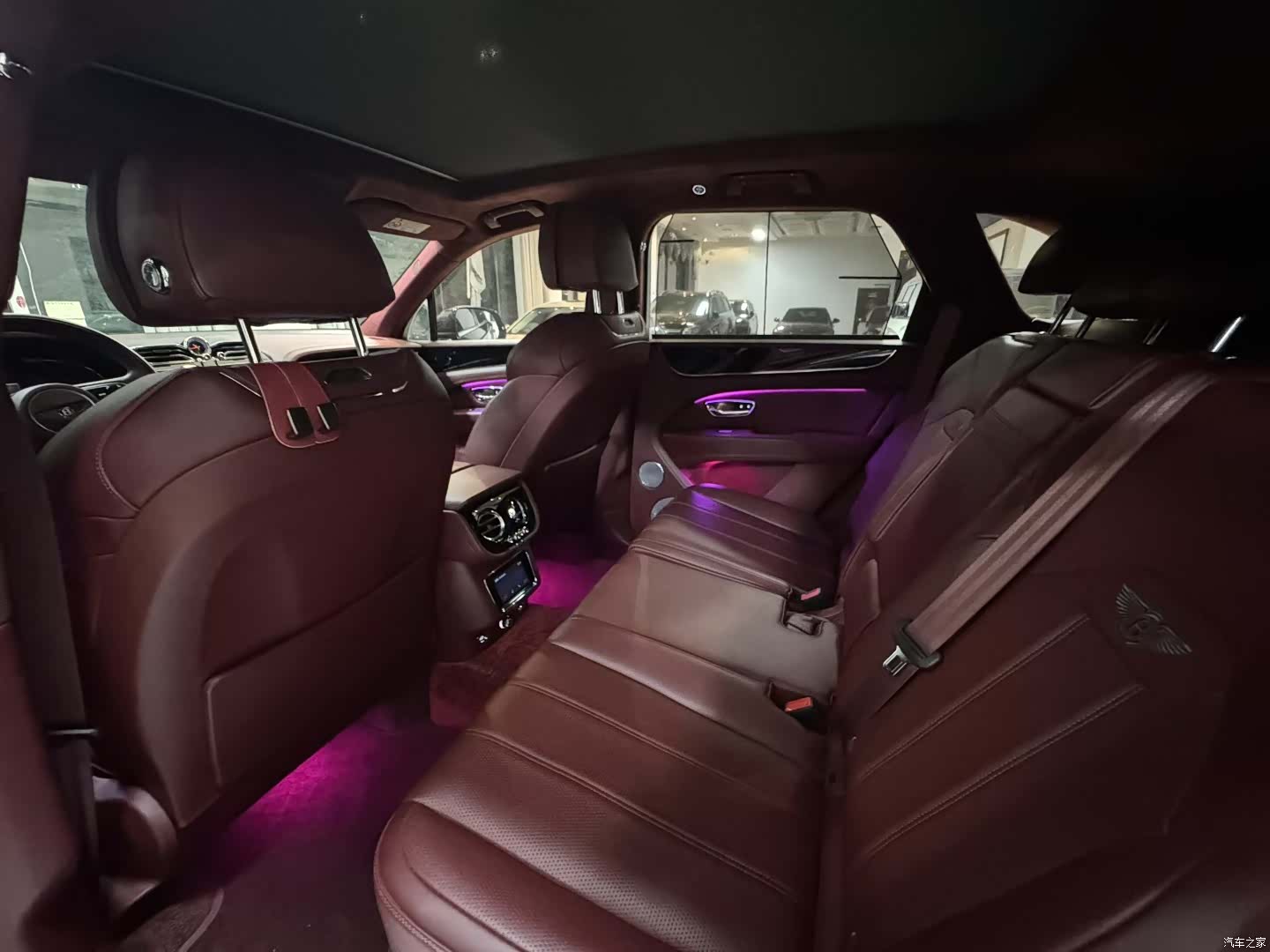 Bentley Bentayga, 2022 все фото