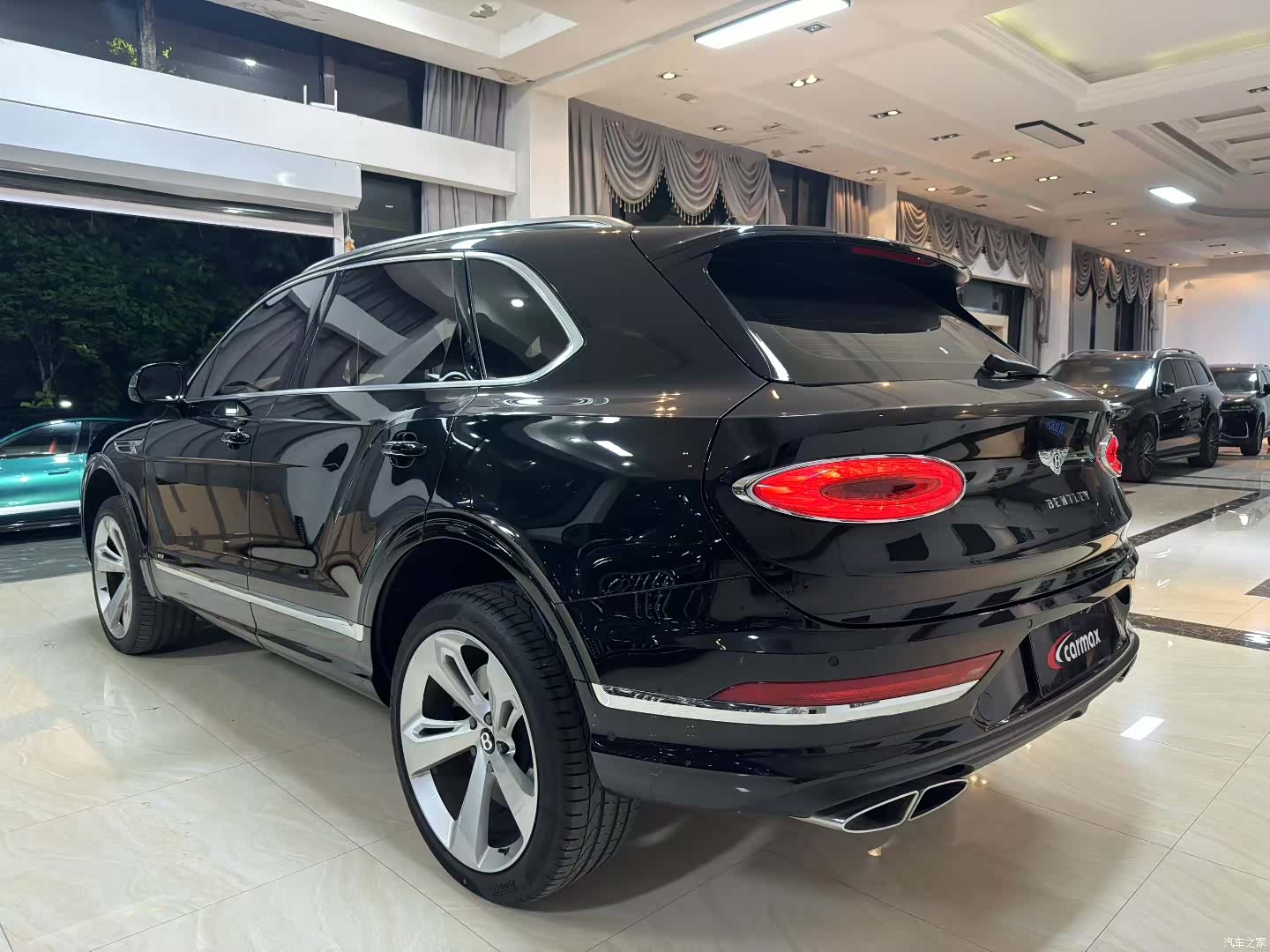Bentley Bentayga, 2022 9