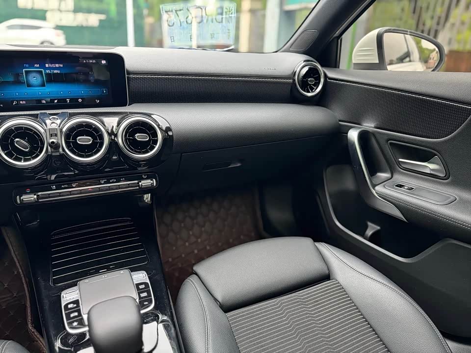 Mercedes-Benz Class A Mercedes-Benz Class A