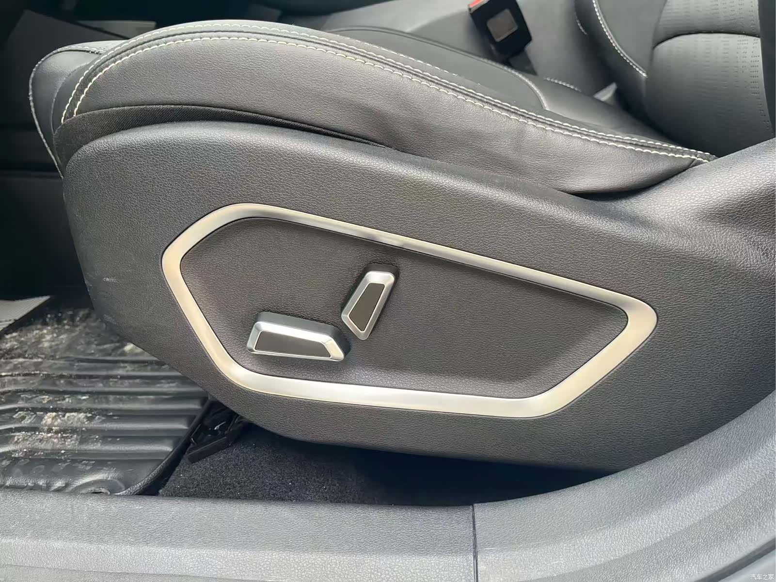Geely Boyue, 2022 25