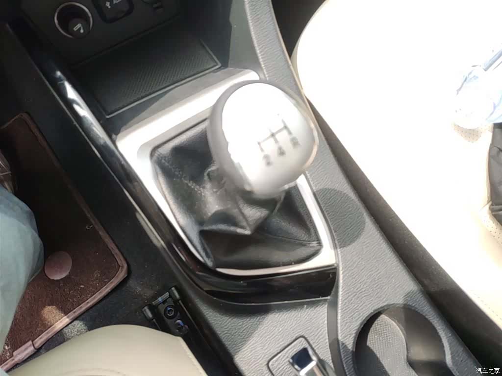 Changan V7, 2015 14