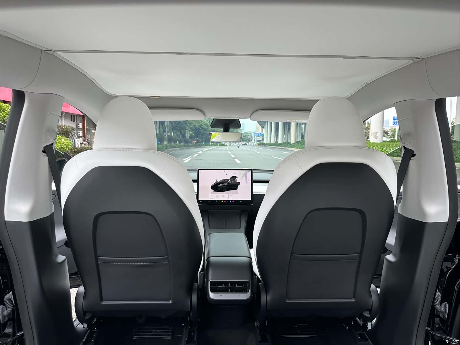 Tesla Model Y, 2023 16