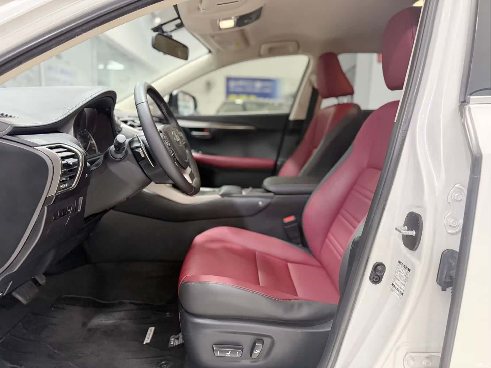 Lexus NX, 2021 4