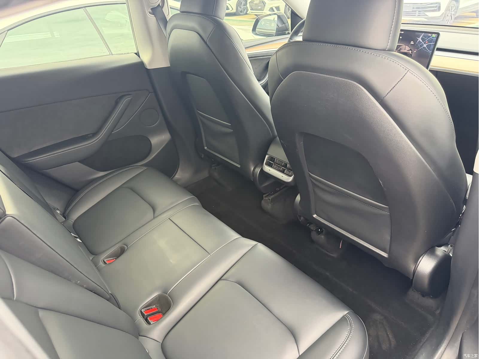 Tesla Model Y, 2023 9