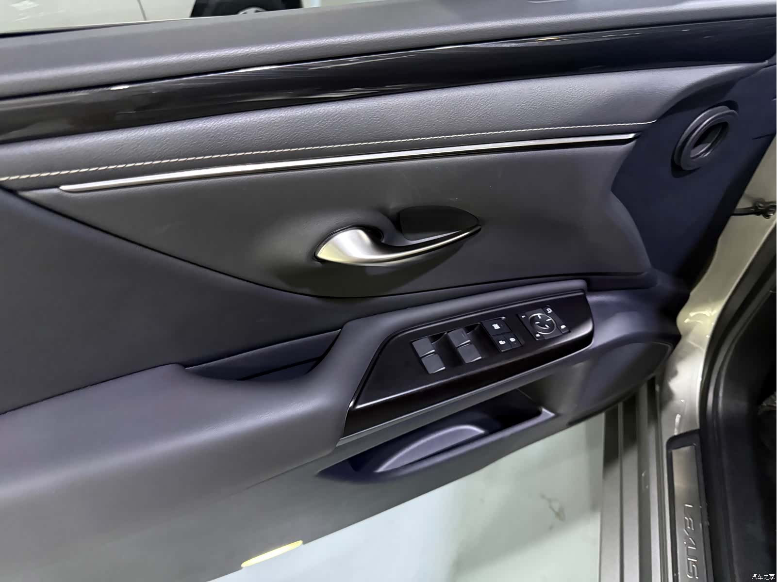 Lexus ES, 2019 4