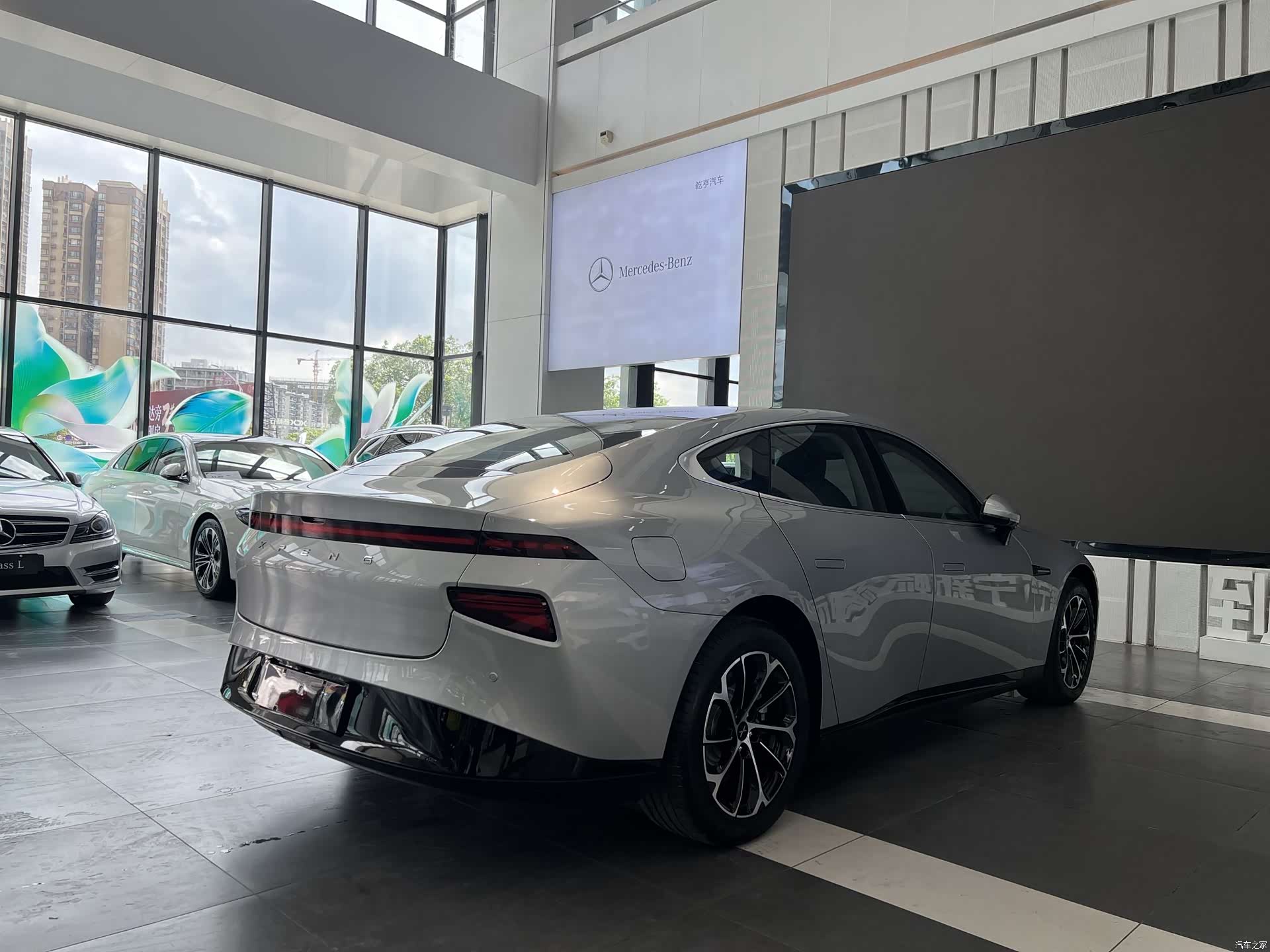 Xpeng P7, 2022 все фото
