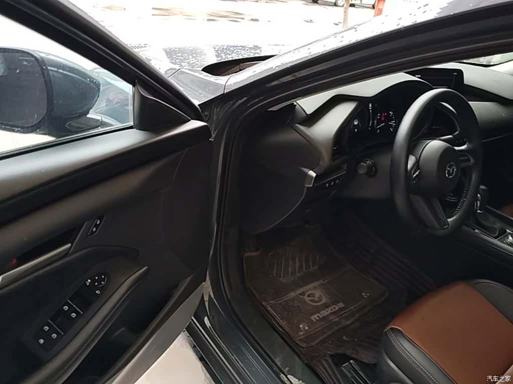 Mazda Mazda3, 2023 12