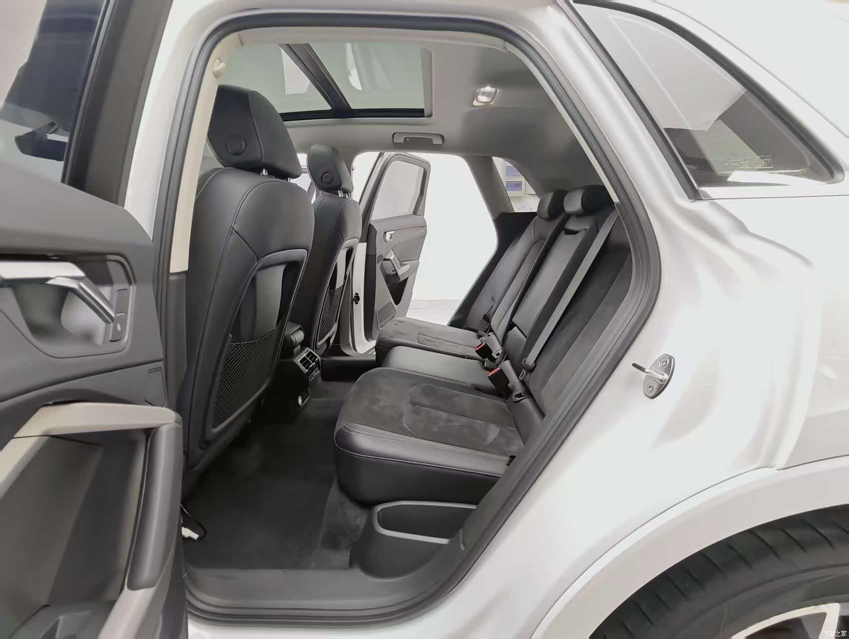 Audi Q3, 2022 10