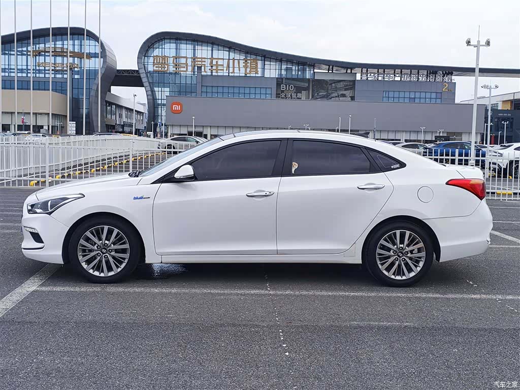Hyundai GLS, 2017 3