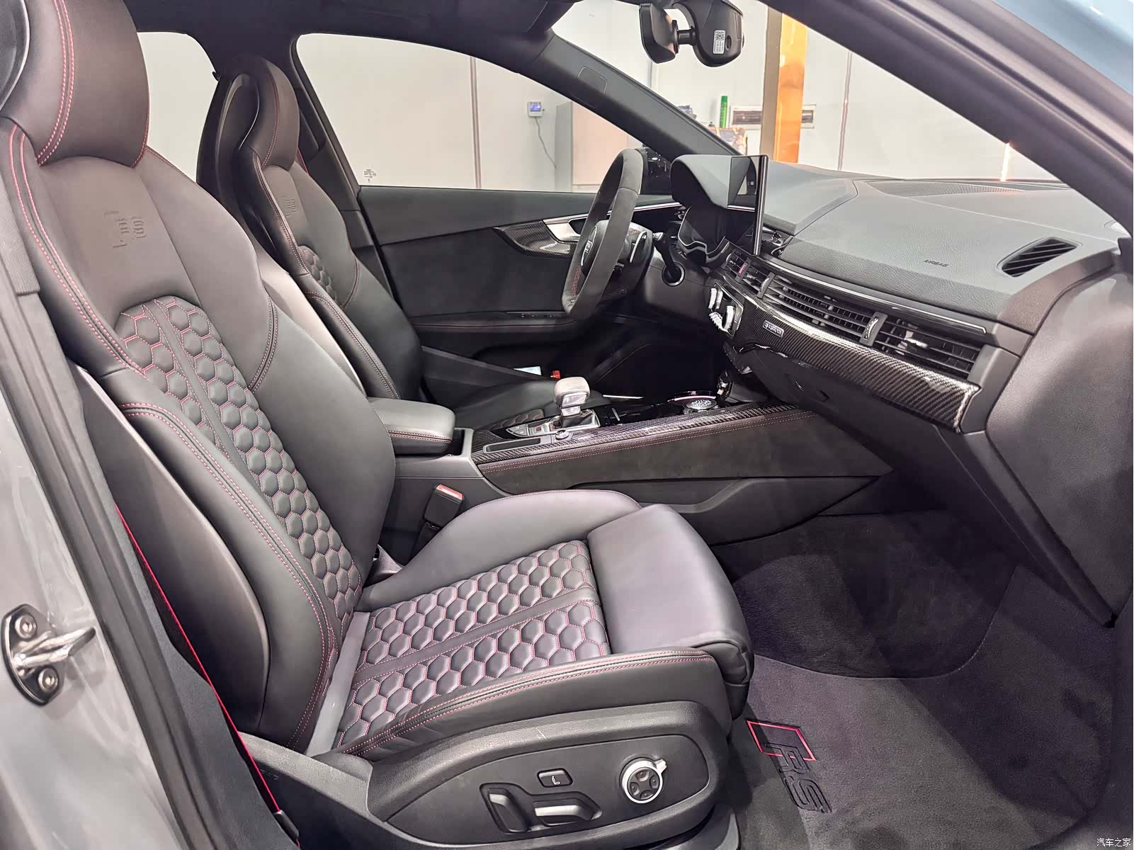 Audi RS4, 2025 10