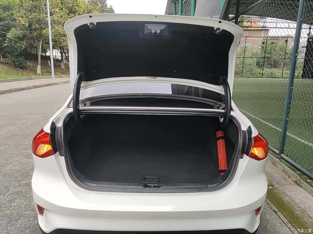Ford Focus, 2021 19