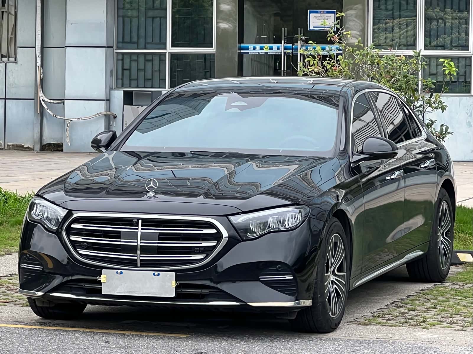 Mercedes-Benz E-Class, 2025 1