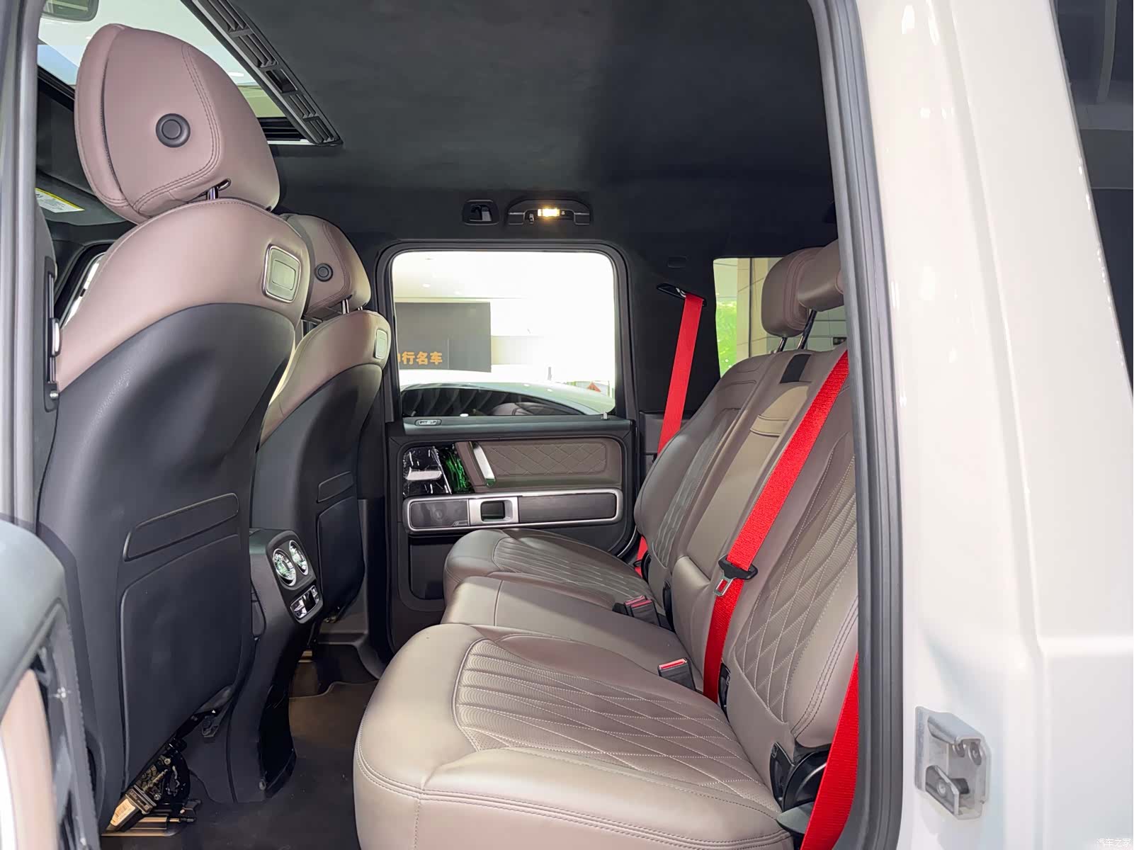 Mercedes-Benz G-Class, 2023 14