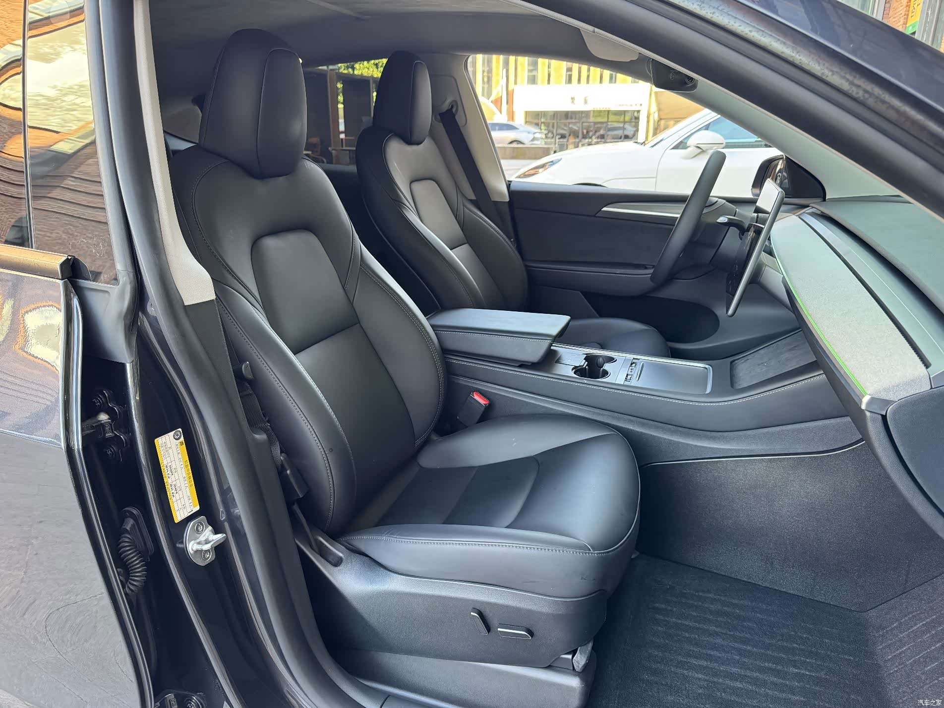 Tesla Model Y, 2024 20