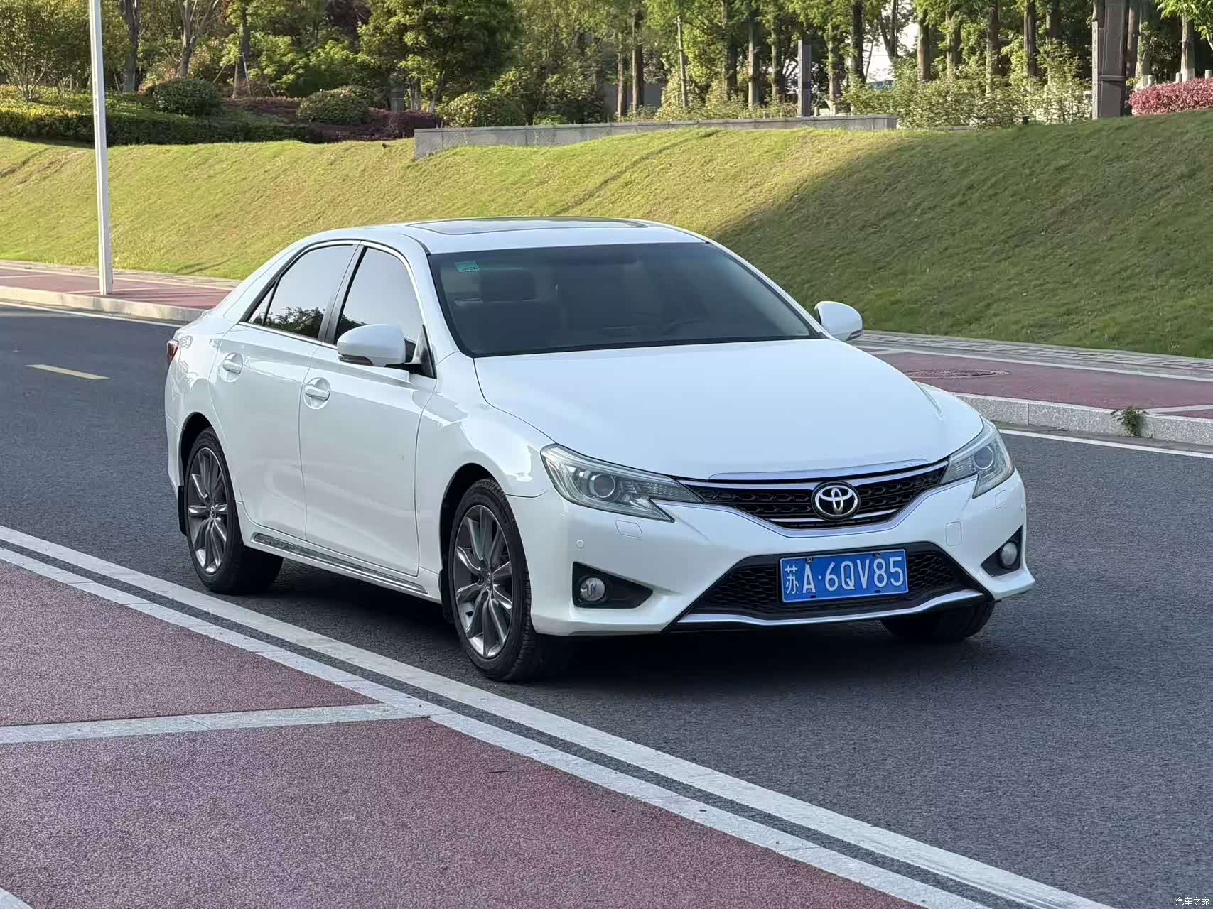Toyota 2.5V, 2015 3
